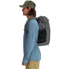 Рюкзак Simms Flyweight Backpack New Smoke (14432-040-00) Рюкзак Simms Flyweight Backpack New Smoke (14432-040-00)