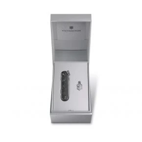 Швейцарський ніж Victorinox Classic SD Brilliant Carbon 58 мм, 5 функцій, чорний (0.6221.90)
