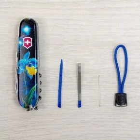 Швейцарський ніж Victorinox Camper 91 мм, 13 функцій, блакитно-жовтий, принт ірис (1.3613.3_R2060pk)