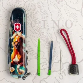 Швейцарський ніж Victorinox Climber 91 мм, 14 функцій, різнокольоровий, принт кінь-переможець (1.3703.3_Z5300pk) Швейцарський ніж Victorinox Climber 91 мм, 14 функцій, різнокольоровий, принт кінь-переможець (1.3703.3_Z5300pk)