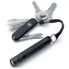 Подарунковий набір Victorinox: швейцарський ніж Classic SD 58 мм і ліхтарик Maglite Solitaire, чорний (4.4014)