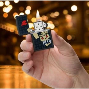 Бензинова запальничка Zippo Skull and Flames, чорна матова (47256)