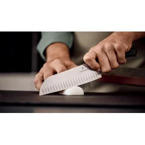 Сантоку Victorinox Swiss Classic 17 см, чорний, блістер (6.8523.17B)