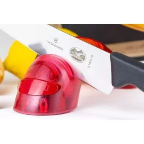 Точилка для ножів Victorinox з керамічними дисками, червона (7.8721) Точилка для ножів Victorinox з керамічними дисками, червона (7.8721)