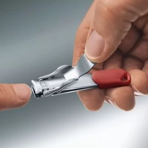 Кусачки для нігтів Victorinox Nail Clipper, з отвором для брелока, червоні (8.2050.B1)